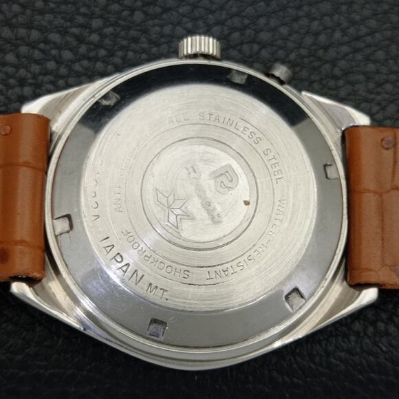 Vintage 1980 Ricoh Automatic Mens Silver Watch W/daydate & Yellow accents - Picture 8 of 10